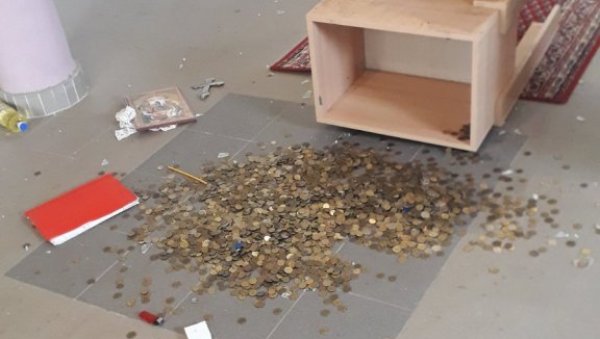 ОБИЈЕНА ЦРКВА У ДАВИДОВЦУ: Однет новац и уништен инвентар