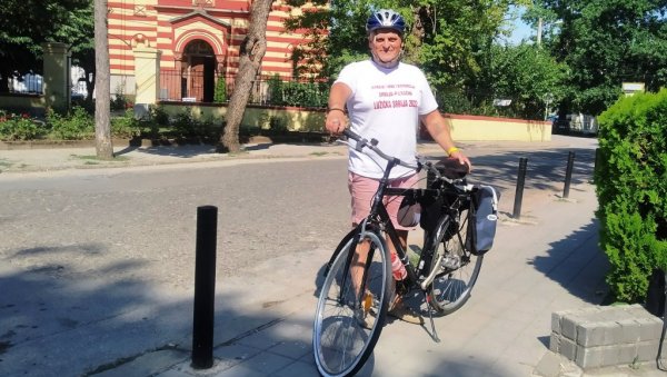 ЗЛАТКОВИХ 1.400 КИЛОМЕТАРА: Професор историје из Параћина сутра креће у нову хуманитарну мисију