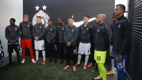 GROBARIMA ĆE SRCE ZAIGRATI: Partizan predstavio nove dresove, jug na jednom (FOTO)