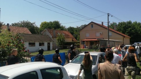NOVOSTI NA LICU MESTA Drama ispred kuće Zorana Marjanovića: Ne ulazi u vučju jazbinu bez advokata (FOTO/VIDEO)