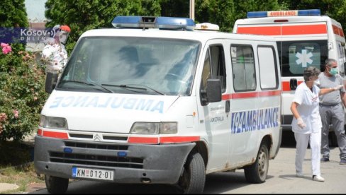 СРАМОТА: На прелазу Мердаре малтрeтирани српски пацијенти, задржана два возила хитне помоћи