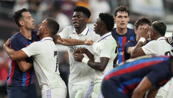 ЛЕВАНДОВСКИ ДЕБИТОВАО ЗА БАРСУ: Каталонци савладали Реал, прича се о бомби Рафиње (ВИДЕО)