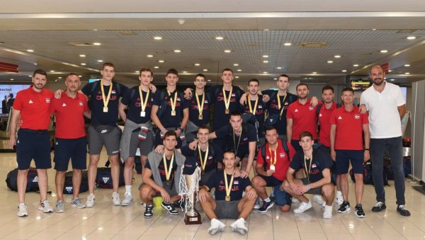 ВРАТИЛИ СЕ ОРЛИЋИ, И ТО СА ЕВРОПСКИМ ЗЛАТОМ: Људима је тешко да схвате, подразумевају да смо кошаркашка сила, а ето играмо Б дивизију...