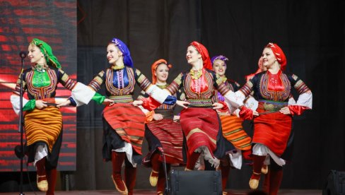 GUSLE RAZIGRALE BANAT: U Kikindi počeo Međunarodni festival narodnih orkestara Fenok 2022 (FOTO)