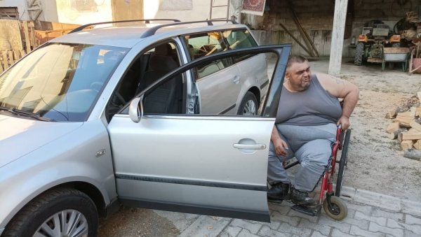 ПРЕДРАГ НИЈЕ САМ: У Новом Граду људи великог срца помогли суграђанину са инвалидитетом
