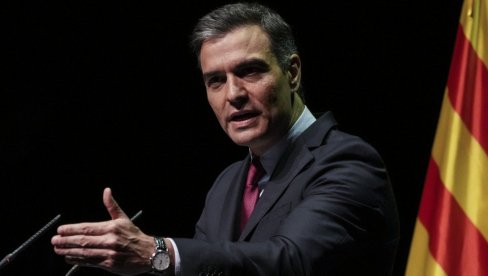 ШПАНИЈА ОТВАРА ВРАТА ЗА ПОЛА МИЛИОНА МИГРАНАТА: Док Санчез брани одлуку, опозиција кипти од беса (ФОТО)