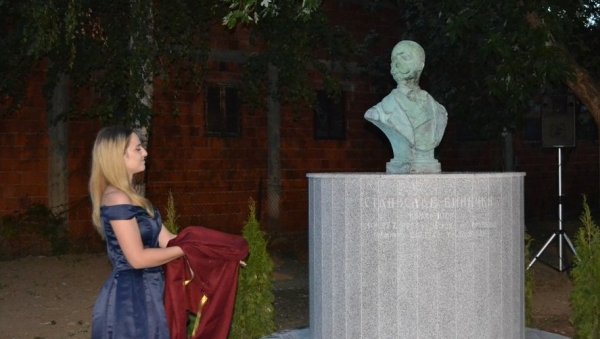ЈОШ ЈЕДНА ПОЧАСТ БИНИЧКОМ: Чукунунука српског композитора открила бисту у његовом родном месту, поводом 150 година од рођења