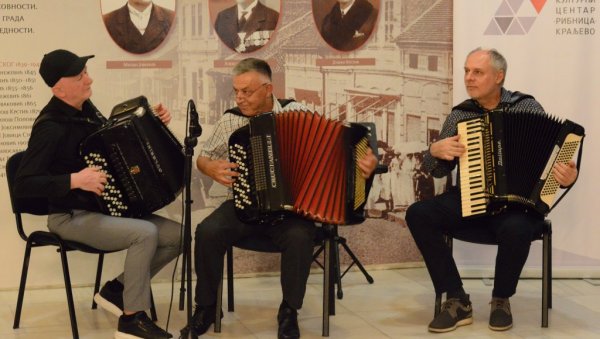 У ДУХУ СРПСКОГ МЕЛОСА Свечано отворен фестивал Златне хармонике Краљева