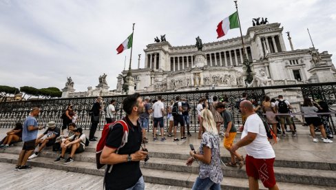ITALIJANI U REDU ZA POMOĆ U HRANI: Odluka Vlade u Rimu o pomoći veoma velikom broju osiromašenih