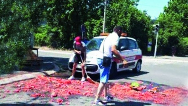 ПОБАЦАО ЛУБЕНИЦЕ ПО УЛИЦИ: Сукоб уличног продавца воћа и комуналне милиције на општини Раковица