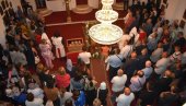 LIVANJSKO POLJE POSTALO JE MESTO VASKRSENJA: Prva liturgija sveštenomučenicima i novomučenicima livanjskim (FOTO/VIDEO)