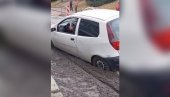 РАДНИЦИ СЕ ХВАТАЛИ ЗА ГЛАВУ: Несвакидашња незгода на Коњарнику, возилом улетео у свеж бетон (ВИДЕО)