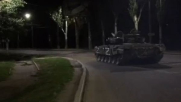 ИЗВЕШТАЧ НОВОСТИ  ИЗ ДОЊЕЦКА: Украјинци користе НАТО ракете, забрањене мине разбацане широм града, а мете - цивили! (ВИДЕО)