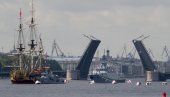 U DRUŠTVU SERGEJA ŠOJGUA: Putin izvršio smotru brodova pred Paradu ruske flote u Sankt Peterburgu (VIDEO)