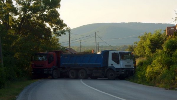 НОЋАС НЕМА СПАВАЊА: Срби у Косовском поморављу у страху, тензија присутна