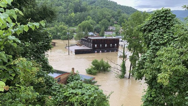 У ПОРАСТУ БИЛАНС ЖРТАВА: Поплаве у Кентакију однеле најмање 35 живота (ФОТО)