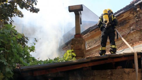 ЗА ДАН 23 ПОЖАРА У ПОДУНАВСКОМ ОКРУГУ: Нема повређених, спашене куће