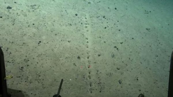 ТАМО СЕ НЕШТО ДЕШАВА? Научници збуњени мистериозним рупама откривеним на дну океана (ФОТО/ВИДЕО)