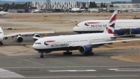 SUDAR AVIONA: Dve letelice se krilima sudarila na pisti aerodroma Hitrou (VIDEO)