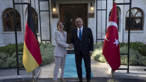 BERBOKOVA LJUTI I TURKE I GRKE: Neuspeli pokušaj Nemačke šefice diplomatije da izgladi sukobe na jugu NATO