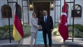 BERBOKOVA LJUTI I TURKE I GRKE: Neuspeli pokušaj Nemačke šefice diplomatije da izgladi sukobe na jugu NATO