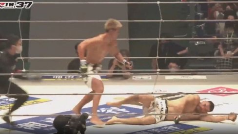 NOKAUTIRAO RIVALA: A onda najprljavijim potezom u istoriji MMA zgrozio svet (VIDEO)
