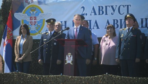 СТЕФАНОВИЋ: Србија свим снагама данас чува мир