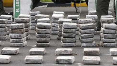 POKUŠALI DA BACE DROGU VREDNU MILIJARDU EVRA: Srbi uhapšeni u Irskoj, dve tone kokaina zamalo završilo u moru (FOTO)