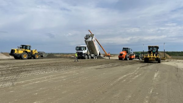 КИЛОМЕТРИ ПУТЕВА У ГРАДУ И СЕЛИМА: Уз подршку државе у Шапцу и околини у току капитални радови