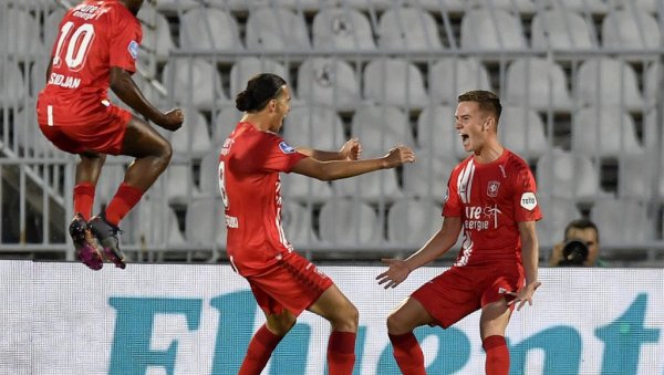 ТИП ПРЕДЛАЖЕ – ХОЛАНДИЈУ 1: Твенте и ПСВ из 1 у 1