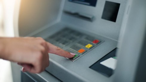СКАНДАЛ У ЦЕНТРУ БЕОГРАДА: Тројица Бугара покушала да испразне банкомат - одмах ухапшени