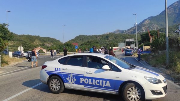 ПРОТЕСТ РОДИТЕЉА ДЕЦЕ СА ПОСЕБНИМ ПОТРЕБАМА: Блокирали магистралу, траже да их Влада Црне Горе чује