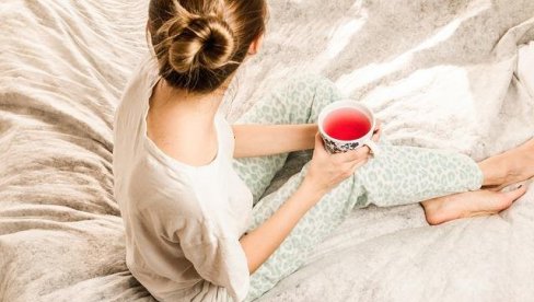 МИТ О БУЂЕЊУ У ПЕТ УЈУТРО: Да ли вас рано устајање аутоматски чини успешнијима?