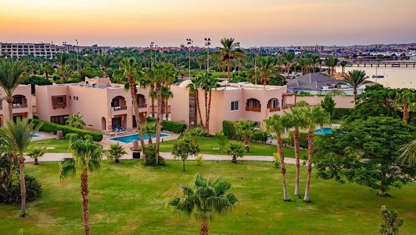 У ЦЕНТРУ ШЕТАЧКЕ ЗОНЕ, НА НАЈЛЕПШОЈ ПЛАЖИ У ГРАДУ: Continental Hurghada 5* - хотел са изванредним односом цене и квалитета
