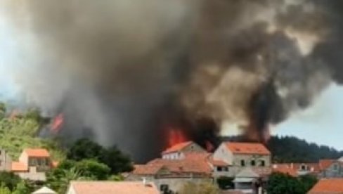 BUKNUO POŽAR NA HVARU: Poginuo muškarac, vatrogasci se bore s vatrenom stihijom