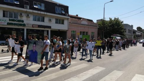 STRAH DA UBICE NE IŠETAJU NA SLOBODU: Protest prijatelja i rodbine zbog odluke suda da poništi presudu za ubistvo Stefana Filića