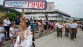 BABINOM UŠTEĐEVINOM KITIO TRUBE: Dragačevski sabor trubača trećeg dana raspametio posetioce Guče, volovi na ražnju, hektolitri piva i rakije