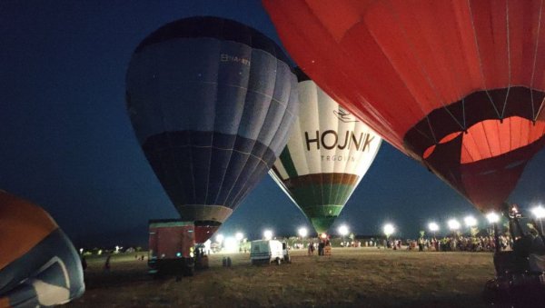 КОРПА ИХ НОСИ КРОЗ АВАНТУРУ: Шести фестивал балона у Крушевцу