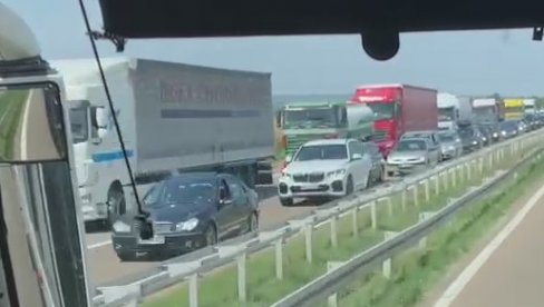 HRVATSKA SE STIDI: Kilometarske kolone na autoputu zbog - njih (FOTO/VIDEO)