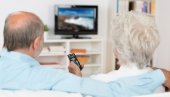 DRUŽENJA SA PRIJATELJIMA ZAMENILI MALIM EKRANOM: Za pripadnike starije populacije televizija često predstavlja svakodnevni beg od stvarnosti