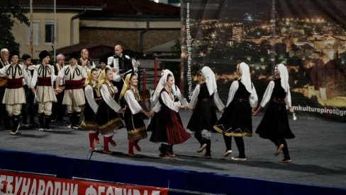 NAJPOSEĆENIJI KONCERTI: U Pirotu okončan 17. Međunarodni festival folklora (FOTO)