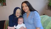 РАДИЛА ДО 98. ГОДИНЕ: Бака Стојанка (103) и њен петомесечни чукунунук Симеон, најстарији и најмлађи у Рековцу  (ФОТО)