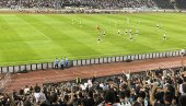 СТРАНЦИ СЕ РАСПАМЕТИЛИ У ХУМСКОЈ: Дошли на стадион Партизана да гледају европски меч, а једна сцена по завршетку их је одушевила (ВИДЕО)