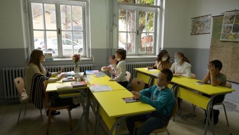 SVI DA SE OGLASE O SPAJANJU RAZREDA: Sindikat obrazovanja Srbije zatražio izjašnjavanje Nacionalnog prosvetnog saveta