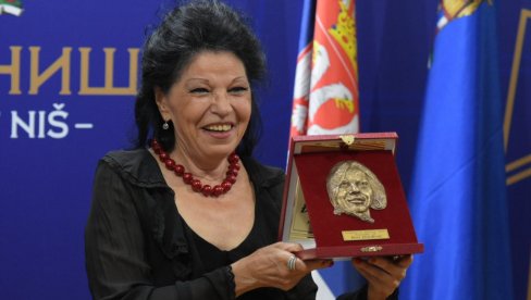 DŽEZ JE MOJA FILOZOFIJA: Beti Đorđević uručena nagrada za životno delo festivala Nišvil