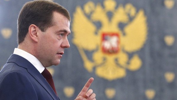 РУСКИ ШАМАР ВАРШАВИ: Медведев оштро одговорио на захтеве Пољске за компензацију
