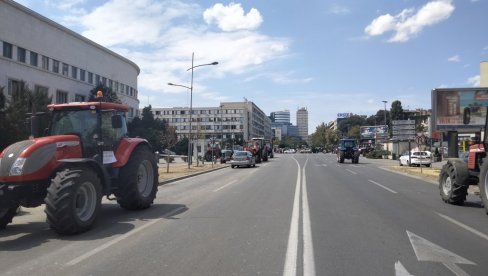 RATARI NE ODUSTAJU OD ZAHTEVA: Nastavljeni protesti poljoprivrednika u Novom Sadu, Subotici, Somboru