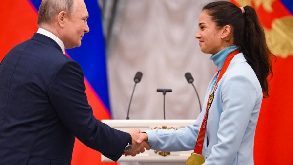 ПУТИН ИМА НОВУ МЕЗИМИЦУ! Руска олимпијка ударила на Запад као ретко ко, споменула и Србију