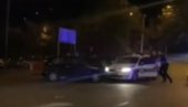 POTERA U MIRIJEVU: Bežao policiji, pa se zakucao u banderu, policija sve snimila (VIDEO)
