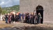 SAHRANJENA MAJKA SA SINOVIMA: Brojni građani Cetinja se oprostili od Nataše, Mašana i Marka (VIDEO)